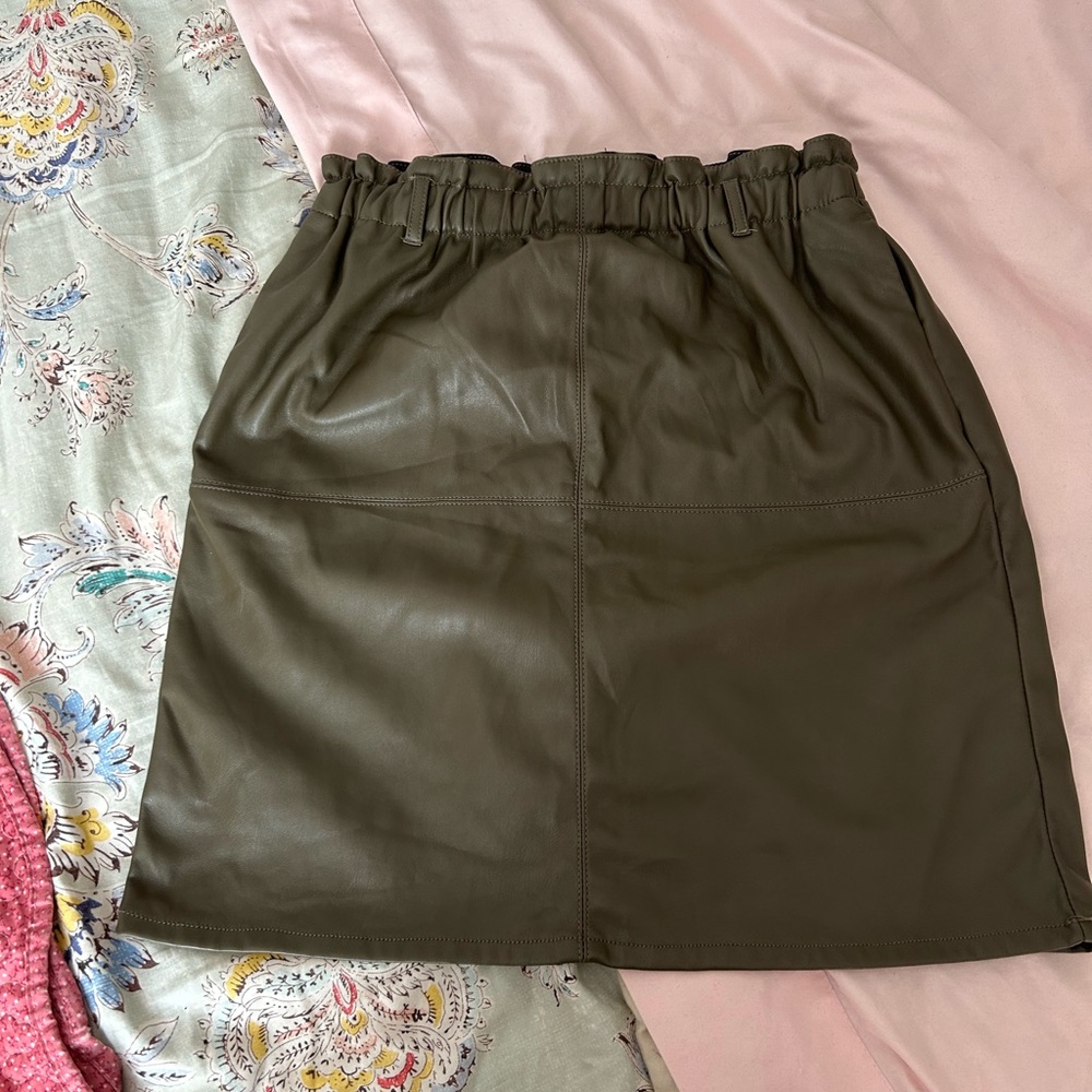 Only faux-leather pleated skirt